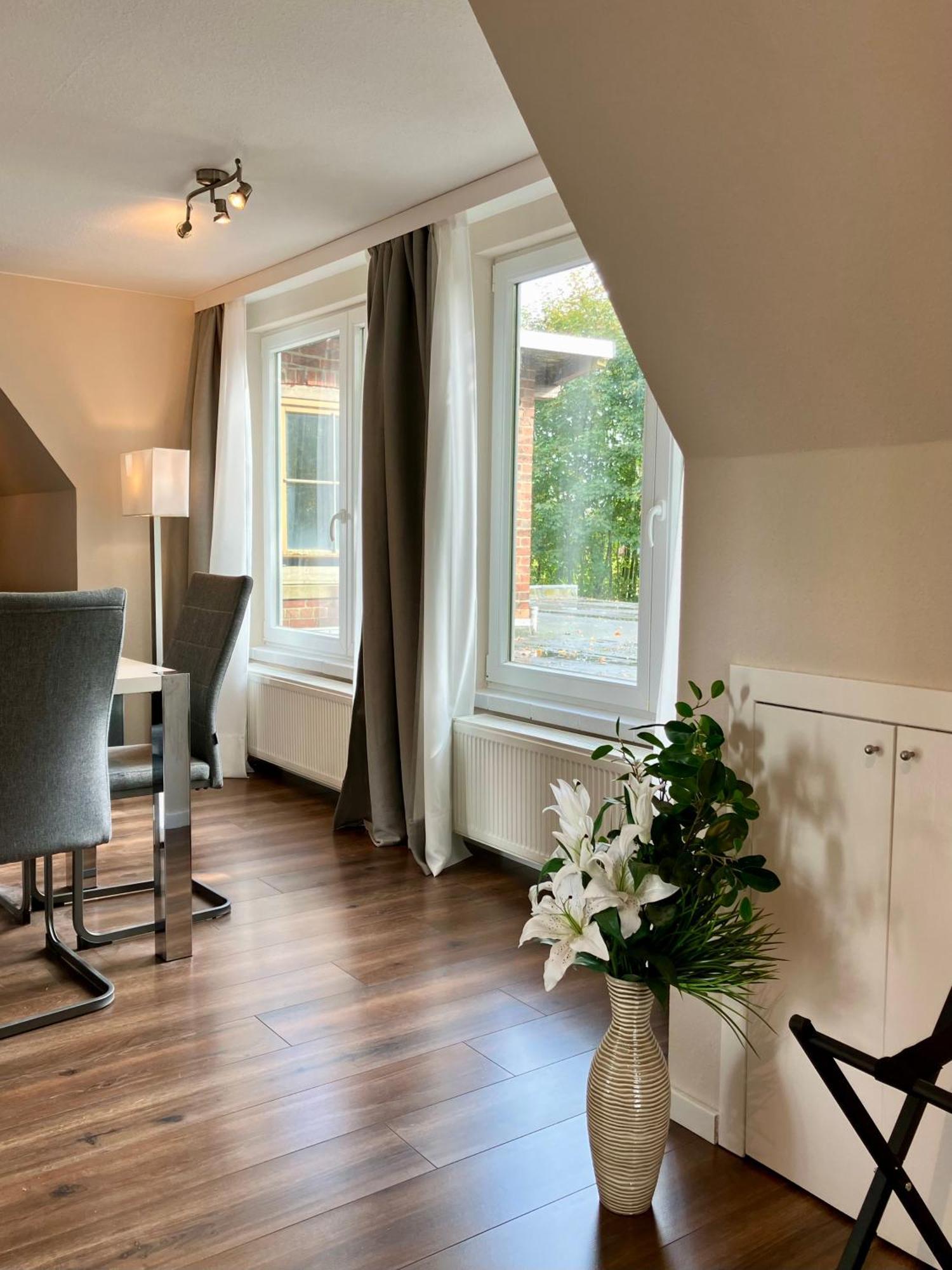 Airport Business Apartment *